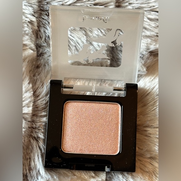 Benefit Velvet eyeshadow Leggy - Picture 3 of 5